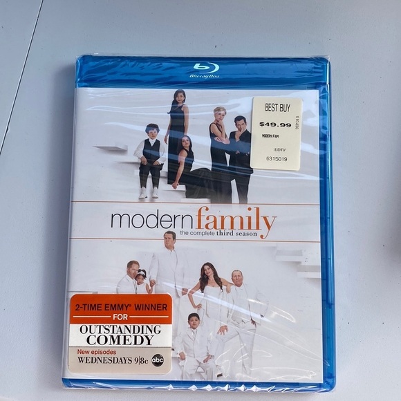 Modern Family- complete third season NWT - Picture 2 of 3